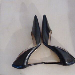 Louise et Cie Black Heels with Elegant Pointed Toe and High Heel